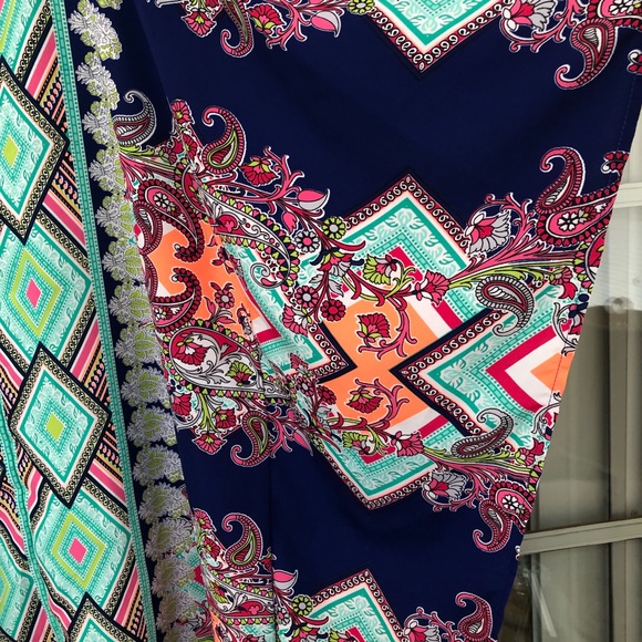 Cold shoulder top - Picture 5 of 6